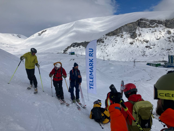 Телемаркеры на старте фрирайд-контеста
